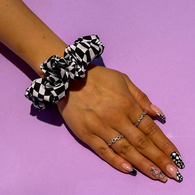 TWRKWEAR The Perfect Scrunchie™ – BUBBLY BLACK&WHITE